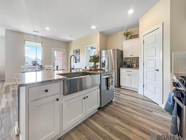 Building Photo - 12850 Silverbell Ave