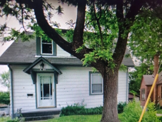 Building Photo - 4501 S 1st St