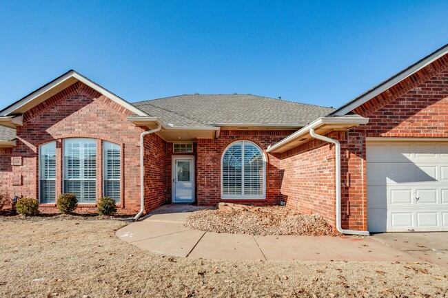 Primary Photo - Five bedroom home in Edmond's Sheffield Glen