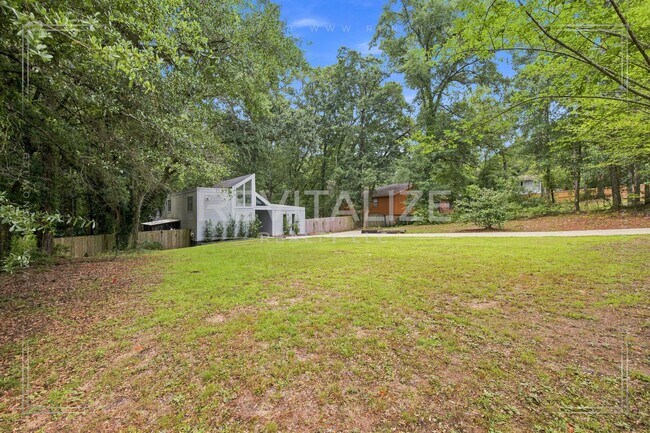 Building Photo - 2739 Knollwood Dr