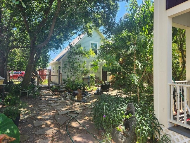 Building Photo - 3127 Avenue Q