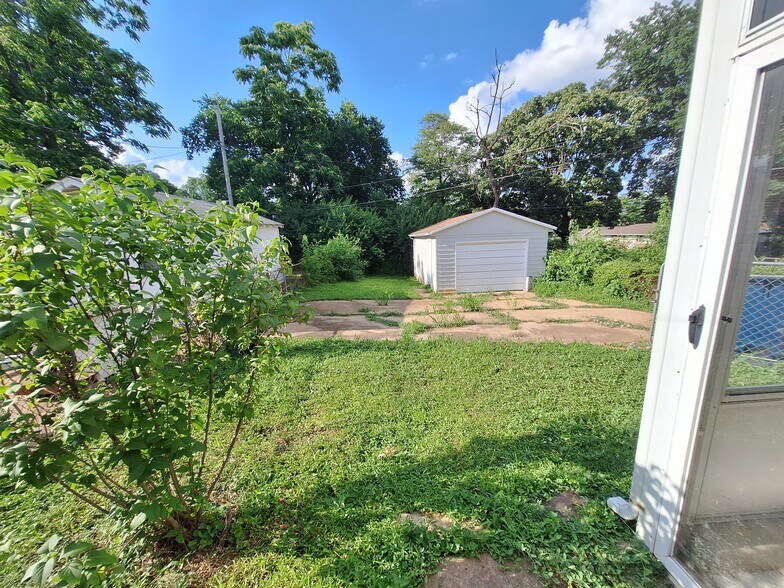 Building Photo - 7403 Weil Ave