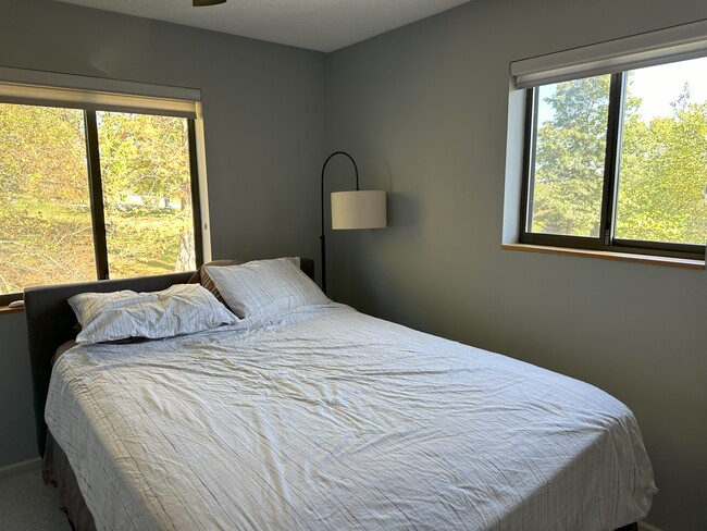 Guest room - 7737 Country Club Rd