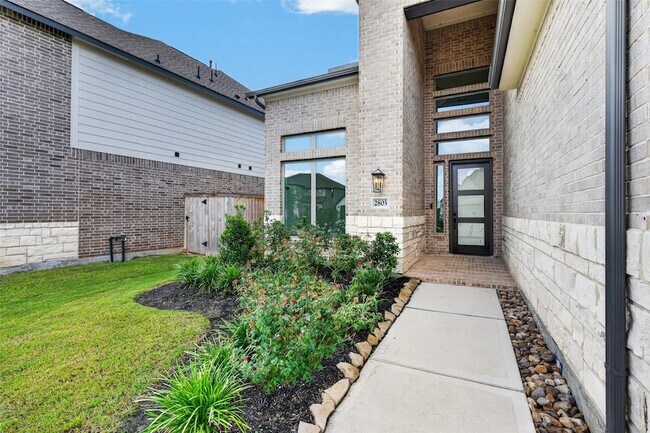 Building Photo - 2803 Sweet Honey Ln