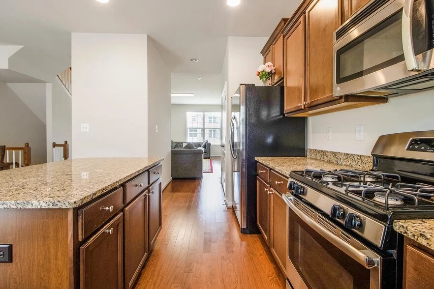 Building Photo - 7932 Pettigrew St