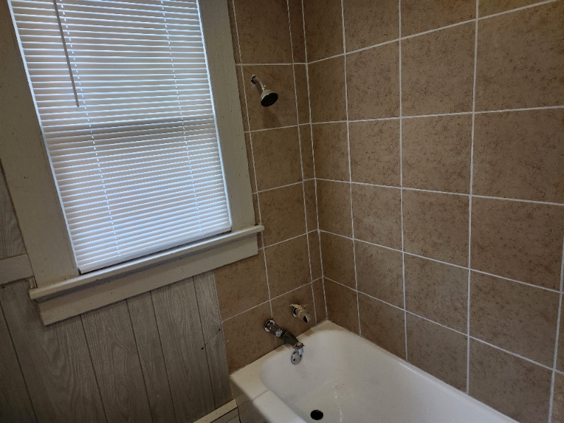 Building Photo - 2117 S Maple St