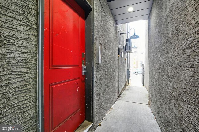 Building Photo - 946 N 2nd St