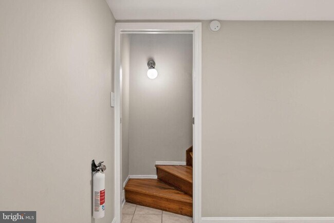 Building Photo - 302 N St SW