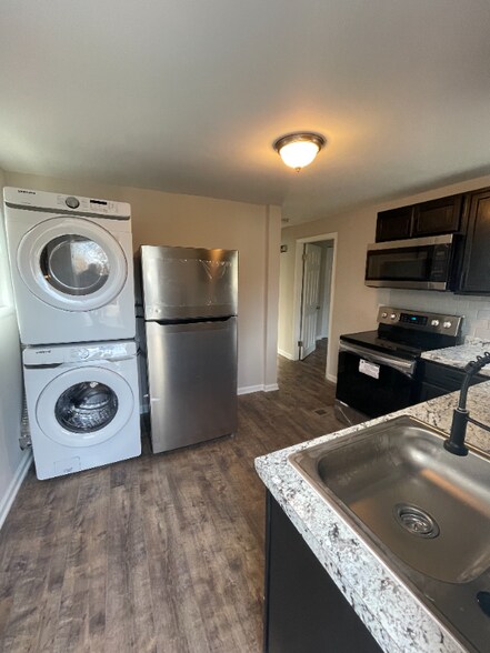 Building Photo - 118-118 S Main St