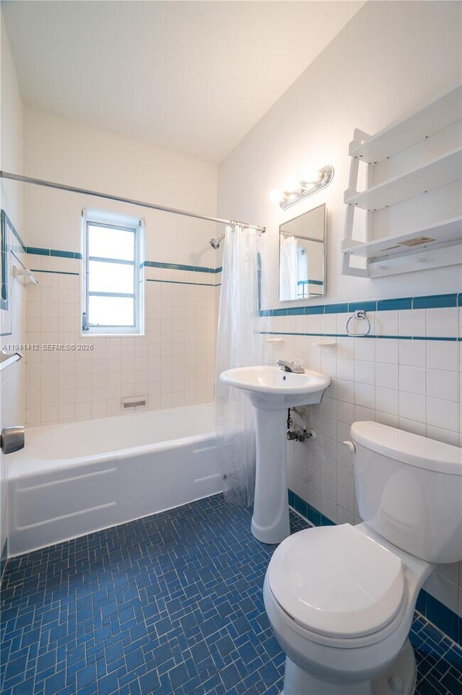 Building Photo - 520 SW 6th St