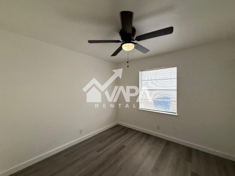 Building Photo - 4210 Dauphine Dr