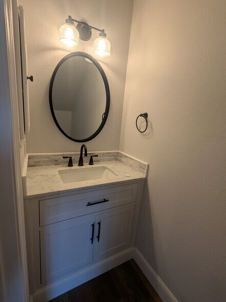 Building Photo - 1301 Iguana Cir