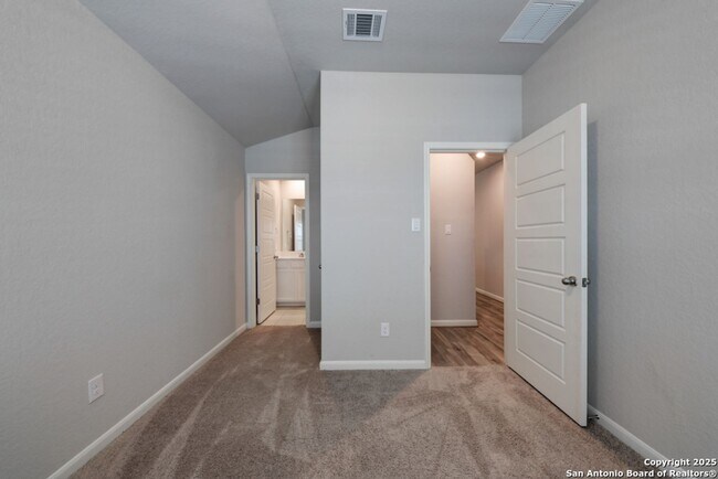 Building Photo - 4 Bedroom/3 Bath Remington Ranch Subdivision