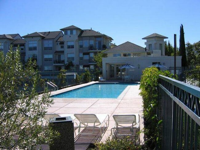 Building Photo - Gorgeous 2 Bd 2 Ba Unit in Redwood Shores
