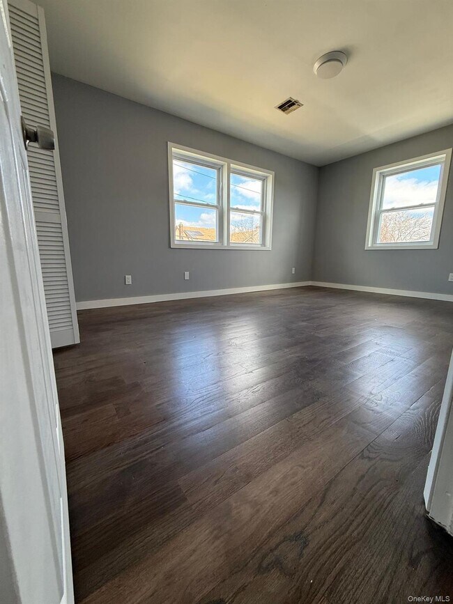 Building Photo - 54 Kane Ave