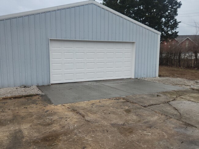 Building Photo - 13131 East Ln