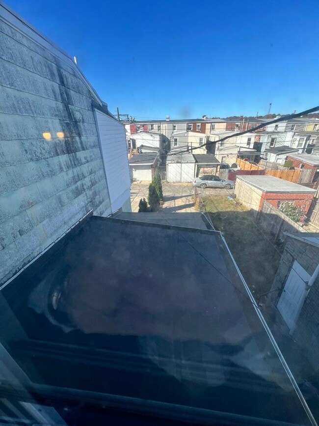 Building Photo - Fully Renovated 3 Bedroom 1 Bath Home Available