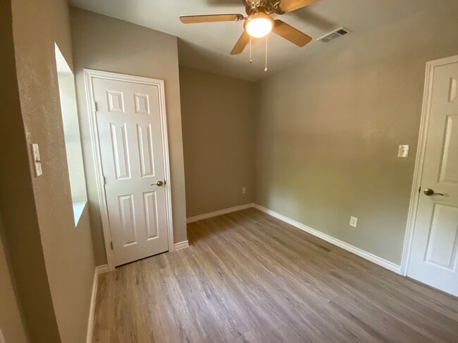 Building Photo - 200 E Freeman St