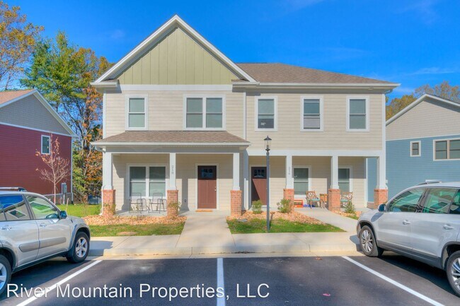 Building Photo - 4 br, 4.5 bath House - 206 Uptown Trail