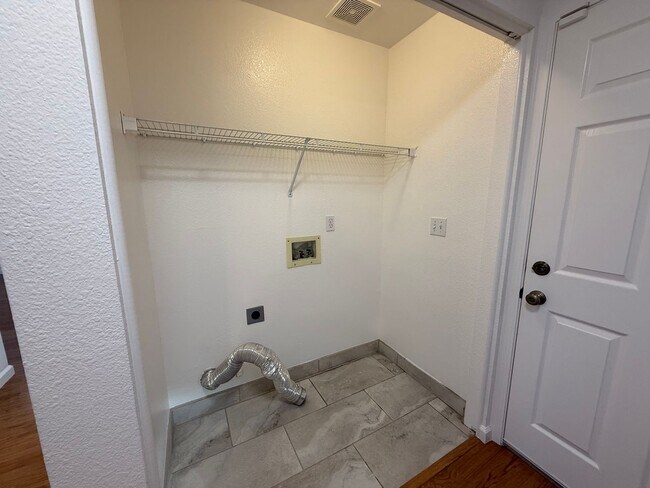 Building Photo - Single story with 3-car Garage!!