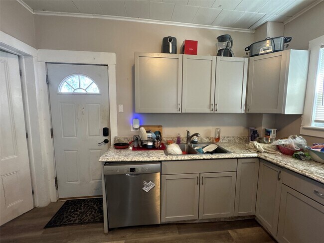 Building Photo - 44 Leroy St