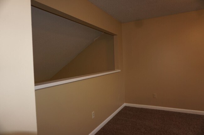 Building Photo - Westside 2/2 Townhome Near NAS