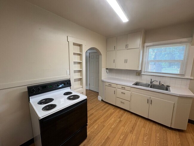 Building Photo - 929 22nd St