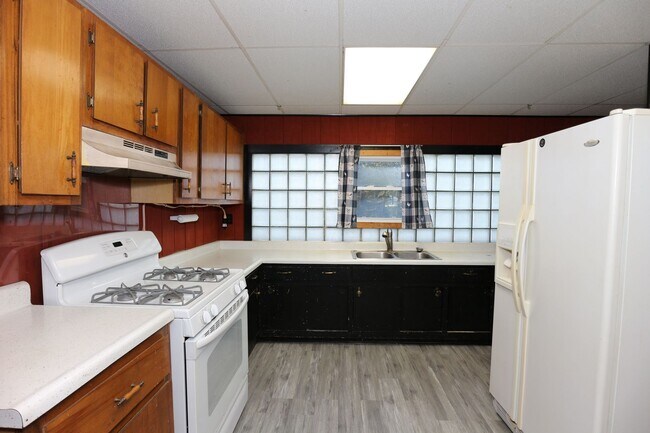 Building Photo - 3 Bedroom Veedersburg Home!