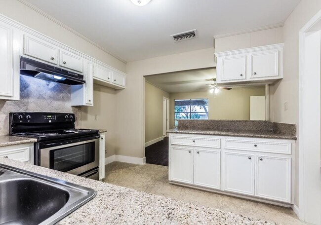 Building Photo - 2110 Wycliffe Dr