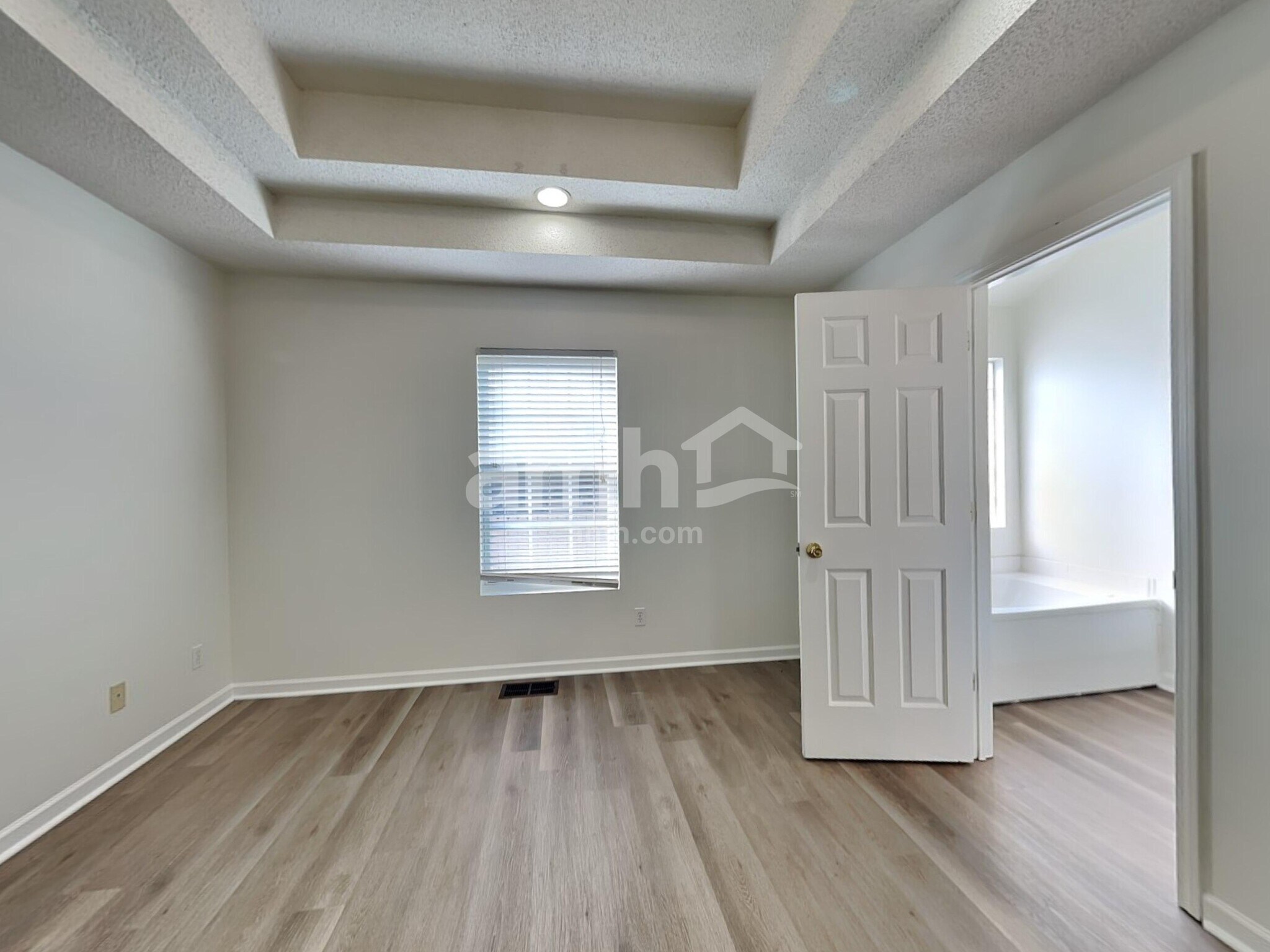 Building Photo - 604 Lake Lennox Dr