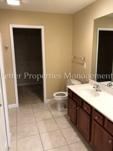 Building Photo - 10599 Tecumseh Dr
