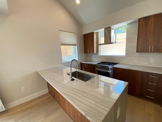 Building Photo - 1903 E 8th St