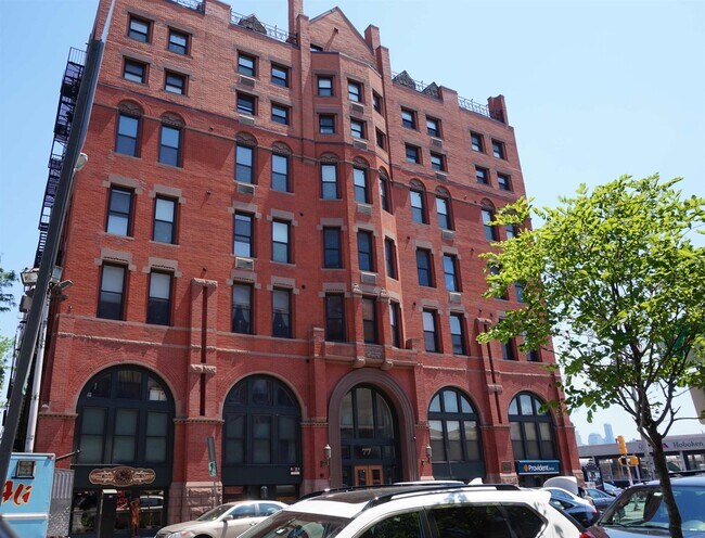 Primary Photo - 77 River St