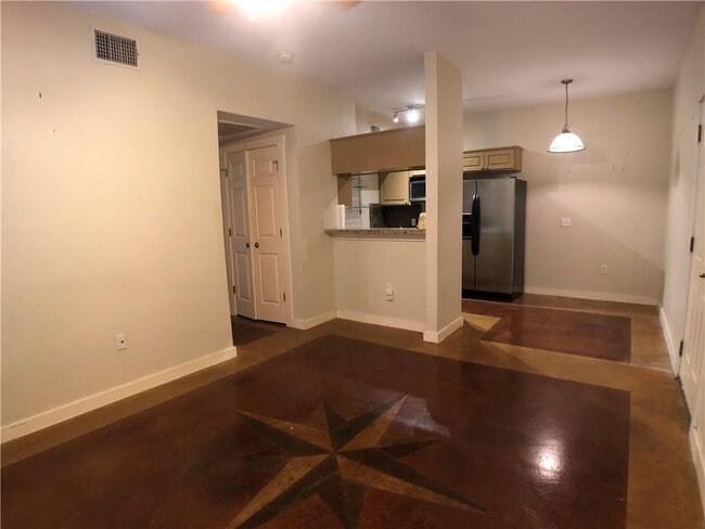 Primary Photo - 2106 Cullen Ave