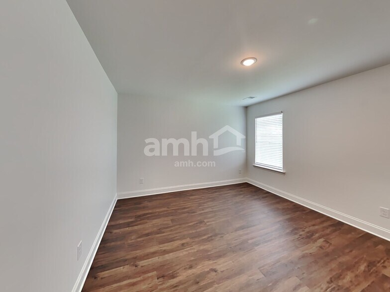 Building Photo - 50 Spruce Cir