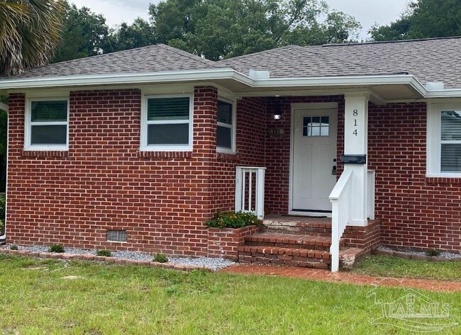 Building Photo - 814 W Gonzalez St