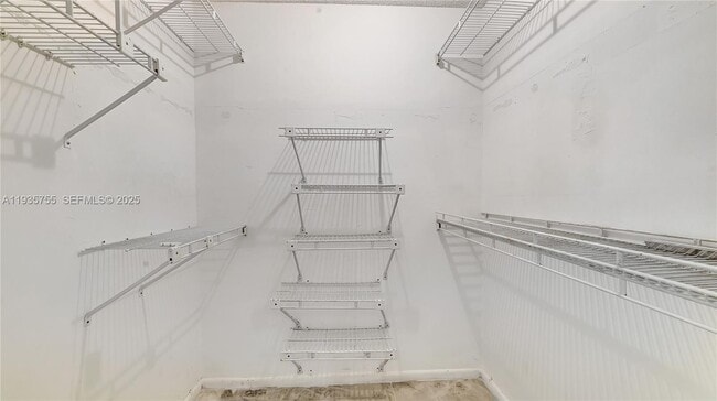 Building Photo - 205 Dunwoody Ln