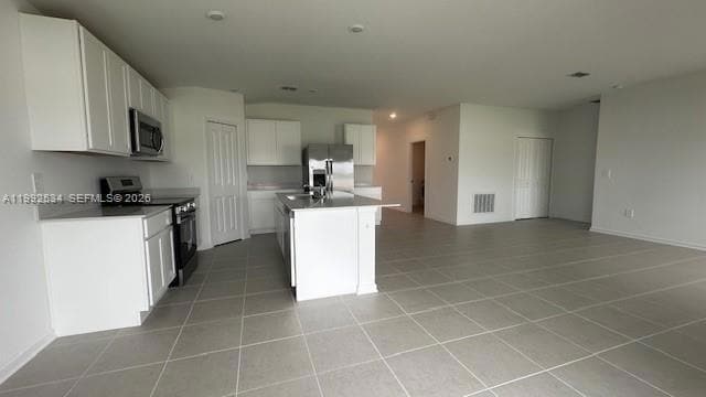 Building Photo - 303 Artemis St