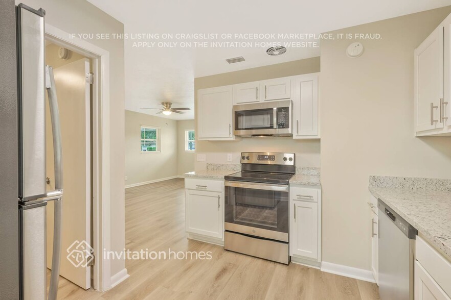 Building Photo - 8020 Pierre Dr