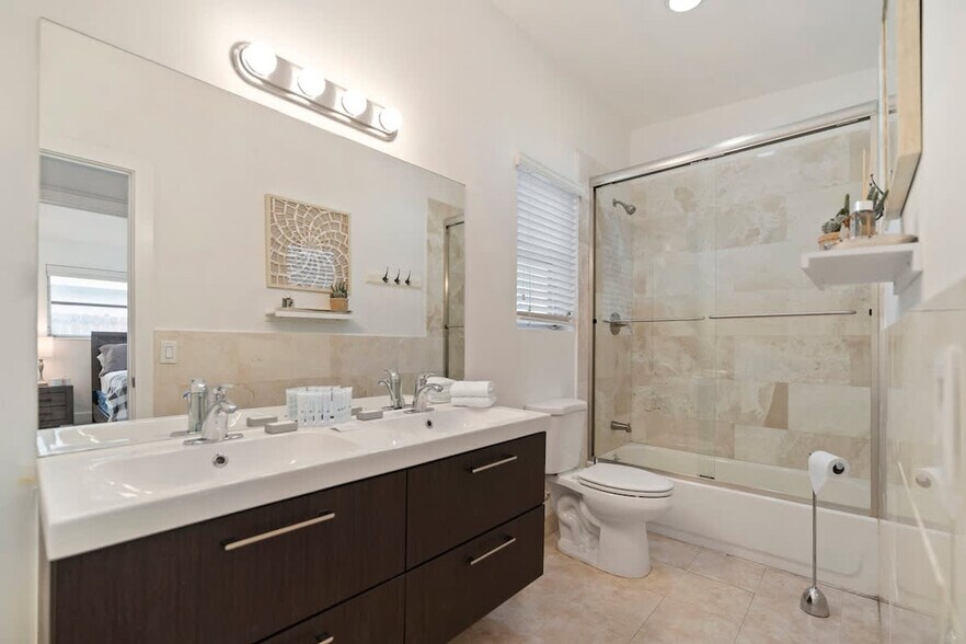 Building Photo - 20010 Highland Lakes Blvd