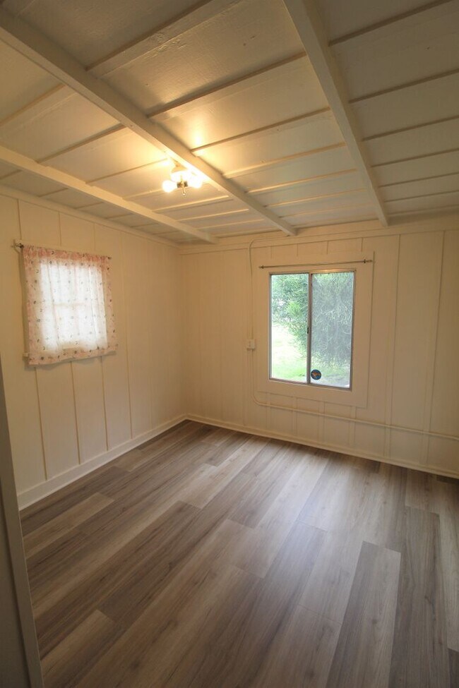 Building Photo - Downtown Ventura Bungalow with Beautiful Y...