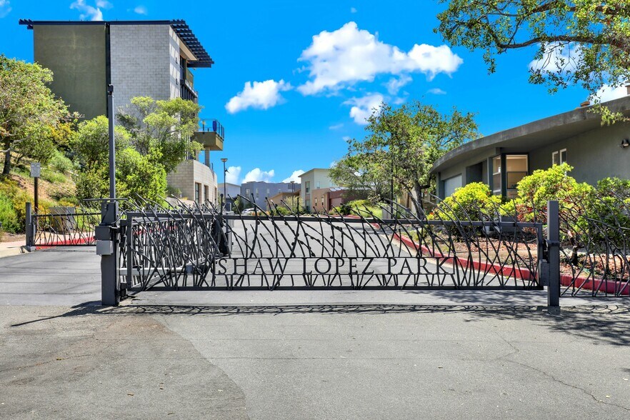Community Gate - 5988 Shaw Lopez Row