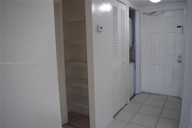 Building Photo - 10013 Winding Lake Rd