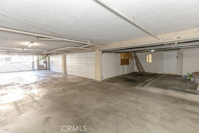 Building Photo - 7020 Lennox Ave