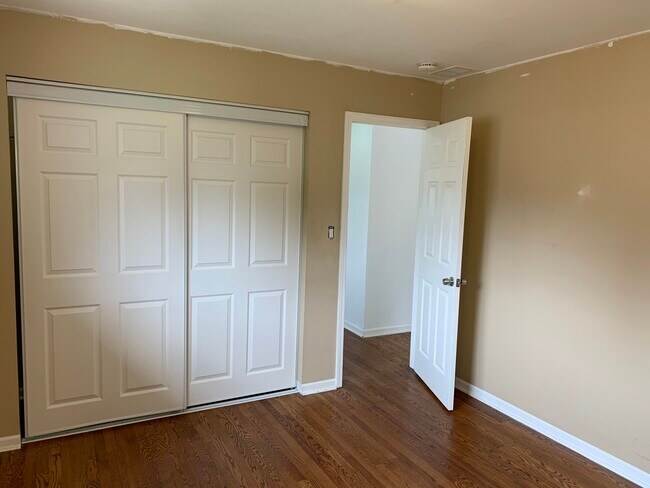 Building Photo - 4118 Wesley Terrace