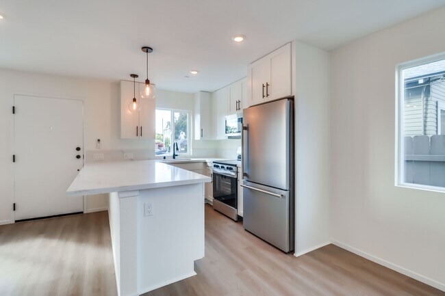 Building Photo - 3042-3044 J St