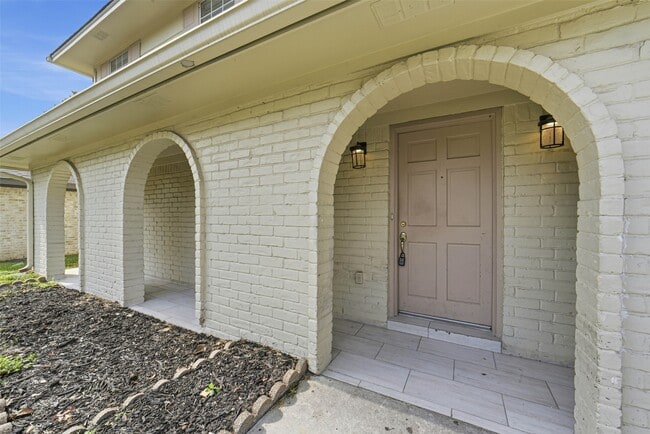 Building Photo - 2406 Joel Wheaton Rd