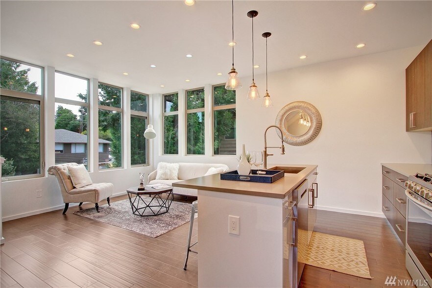 Building Photo - 5953 Fauntleroy Way SW