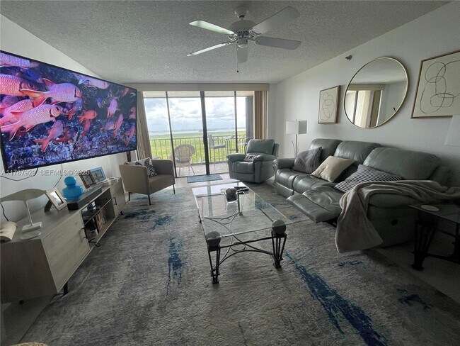 Building Photo - 5047 N Hwy A1A