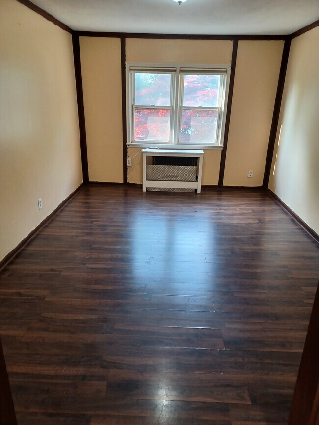 Living Room - 12 Vernon Ter